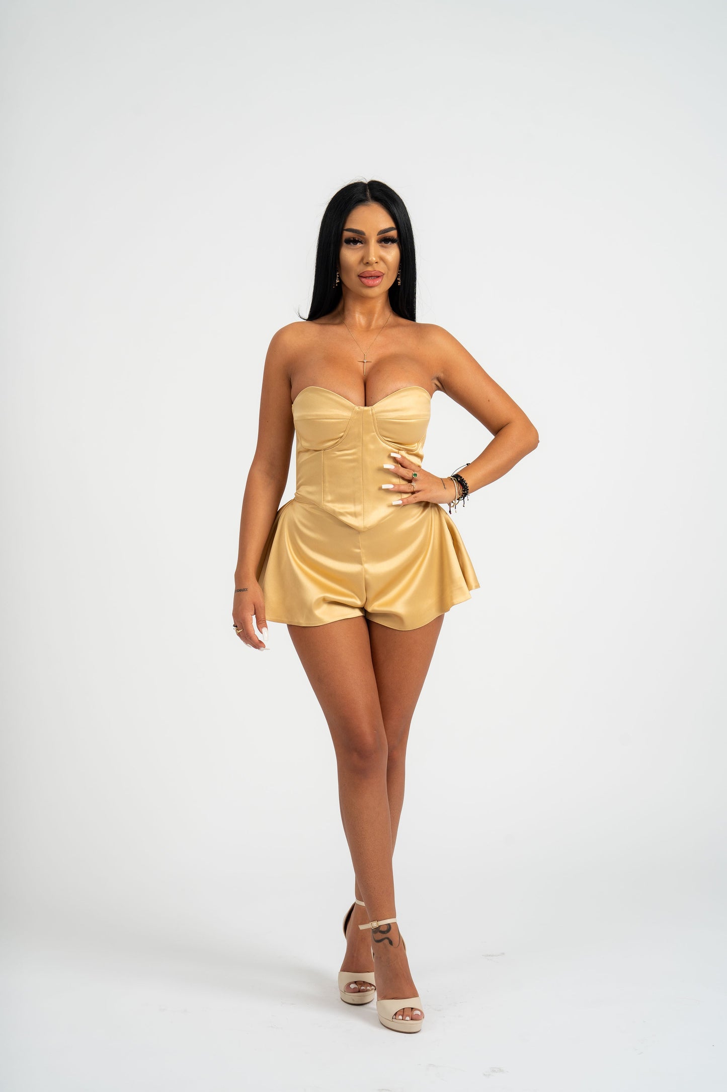 Set Goldie cu pantaloni scurti si corset