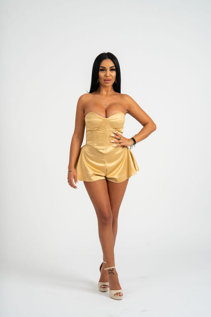 Set Goldie cu pantaloni scurti si corset